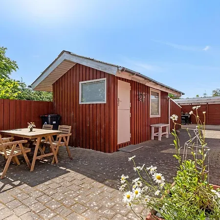 Mina - 1-4km From The Sea By Interhome Hals