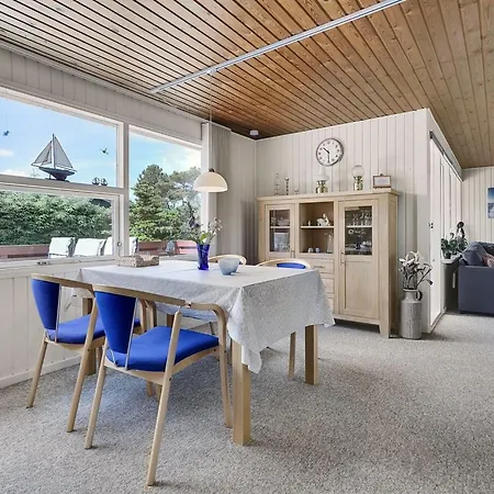 Mina - 1-4km From The Sea By Interhome Hals
